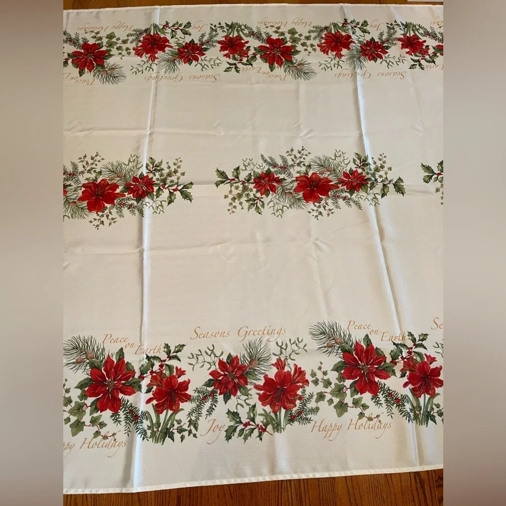 VTG‎ INSPIRED large banquet size Christmas tablecloth 100” x 68” poinsettias